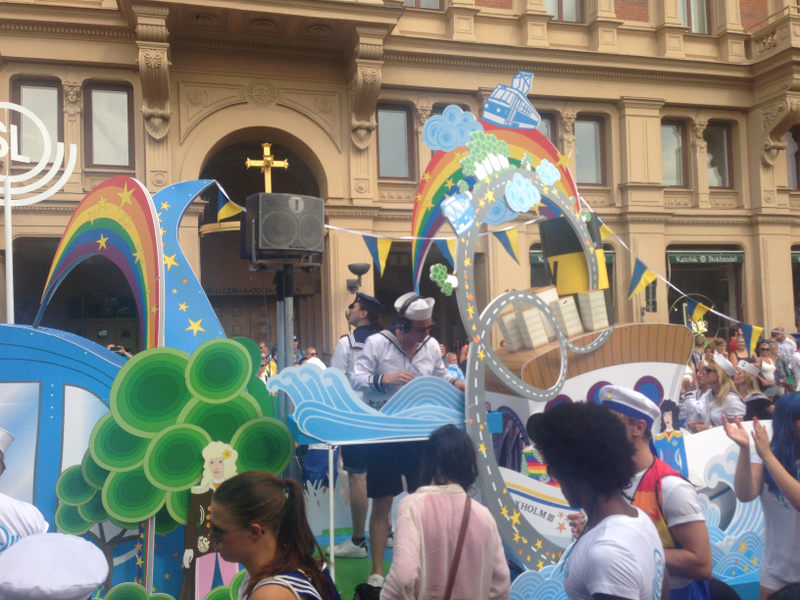 Illustration for article titled My photos from the biggest pride parade in Sweden!